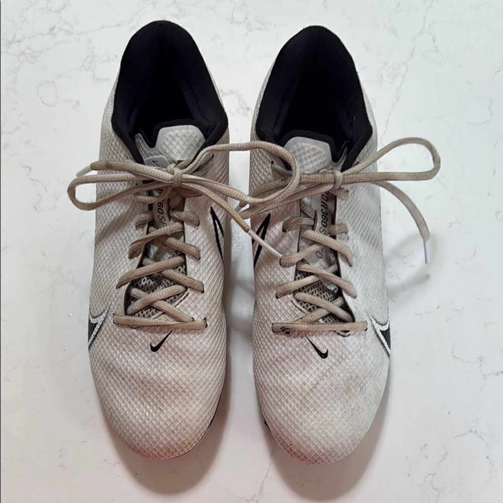 Nike Vapor 360 Speed Football Cleats.  Size 8 EUC